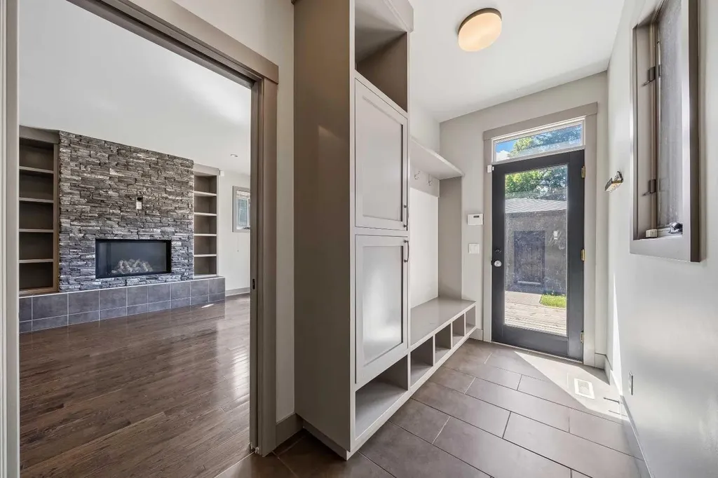 2013 1 Avenue NW Calgary AB T2N 0B4