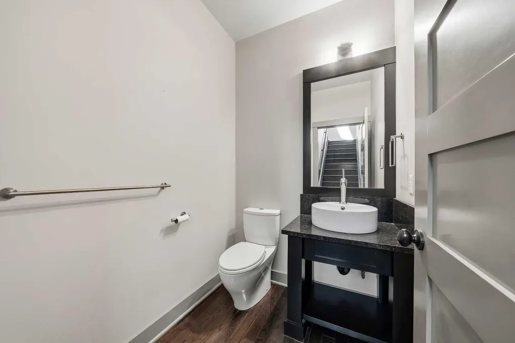 2013 1 Avenue NW Calgary AB T2N 0B4