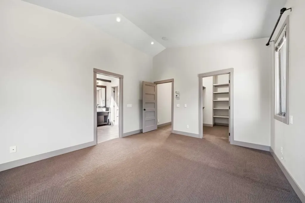 2013 1 Avenue NW Calgary AB T2N 0B4