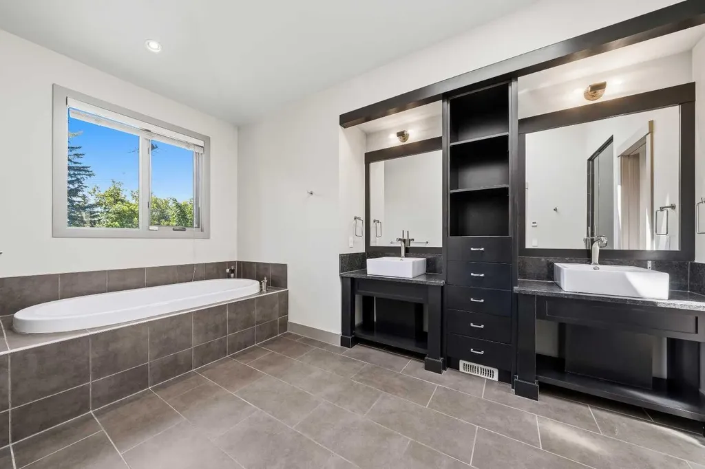2013 1 Avenue NW Calgary AB T2N 0B4