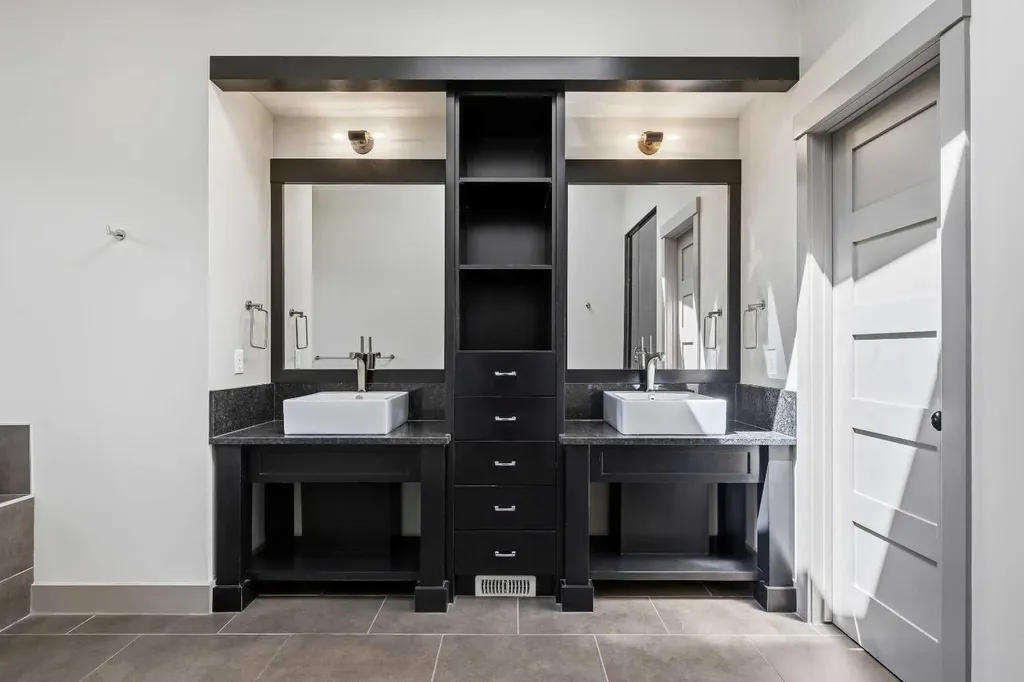 2013 1 Avenue NW Calgary AB T2N 0B4