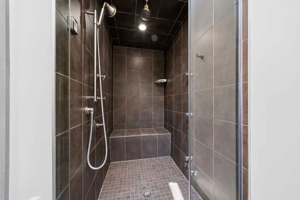 2013 1 Avenue NW Calgary AB T2N 0B4