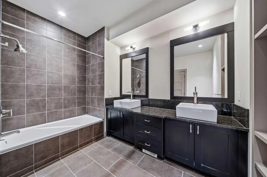 2013 1 Avenue NW Calgary AB T2N 0B4