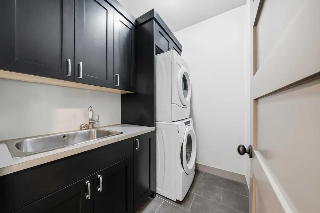 2013 1 Avenue NW Calgary AB T2N 0B4