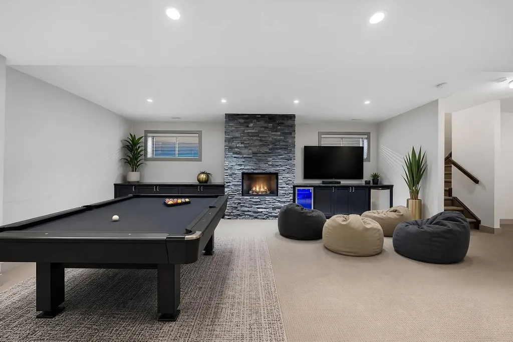 2013 1 Avenue NW Calgary AB T2N 0B4