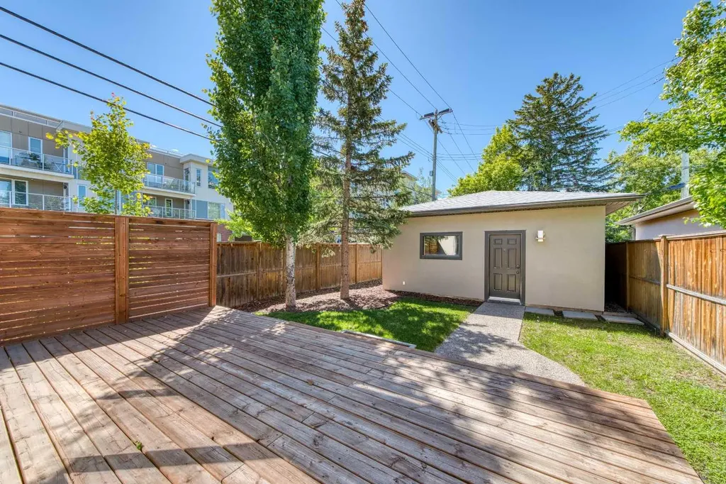 2013 1 Avenue NW Calgary AB T2N 0B4