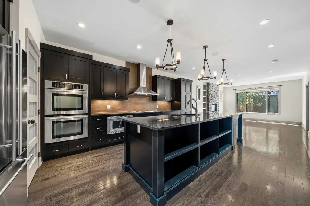 2013 1 Avenue NW Calgary AB T2N 0B4