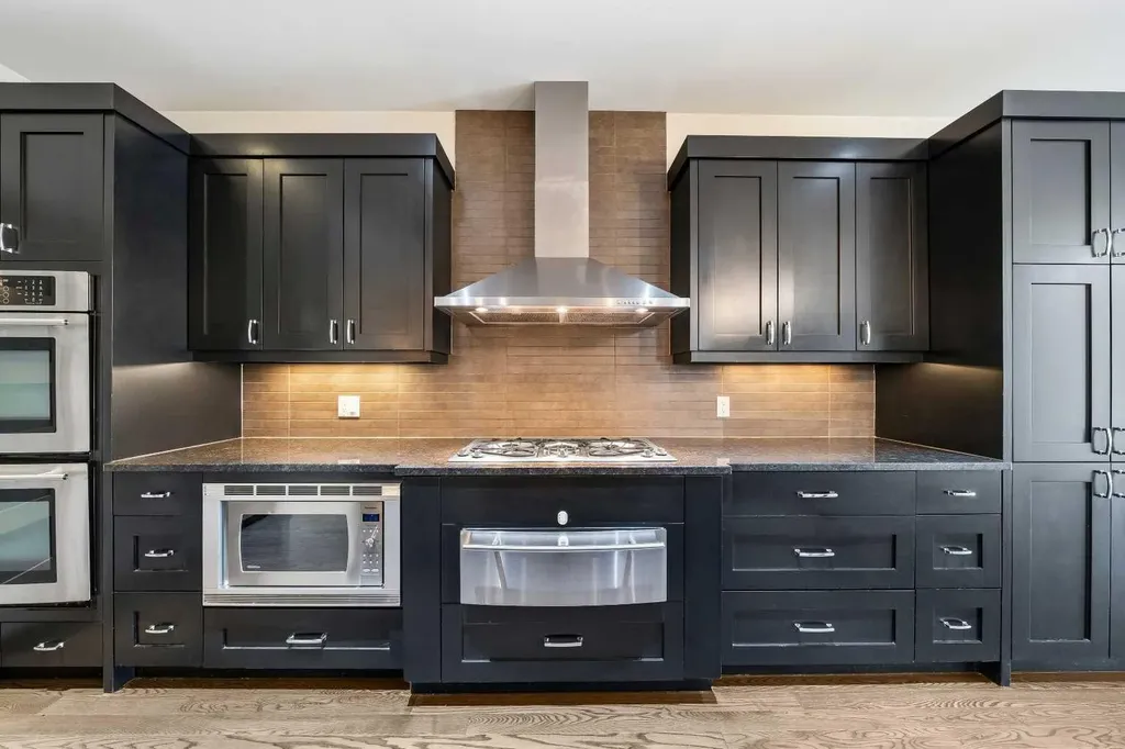 2013 1 Avenue NW Calgary AB T2N 0B4