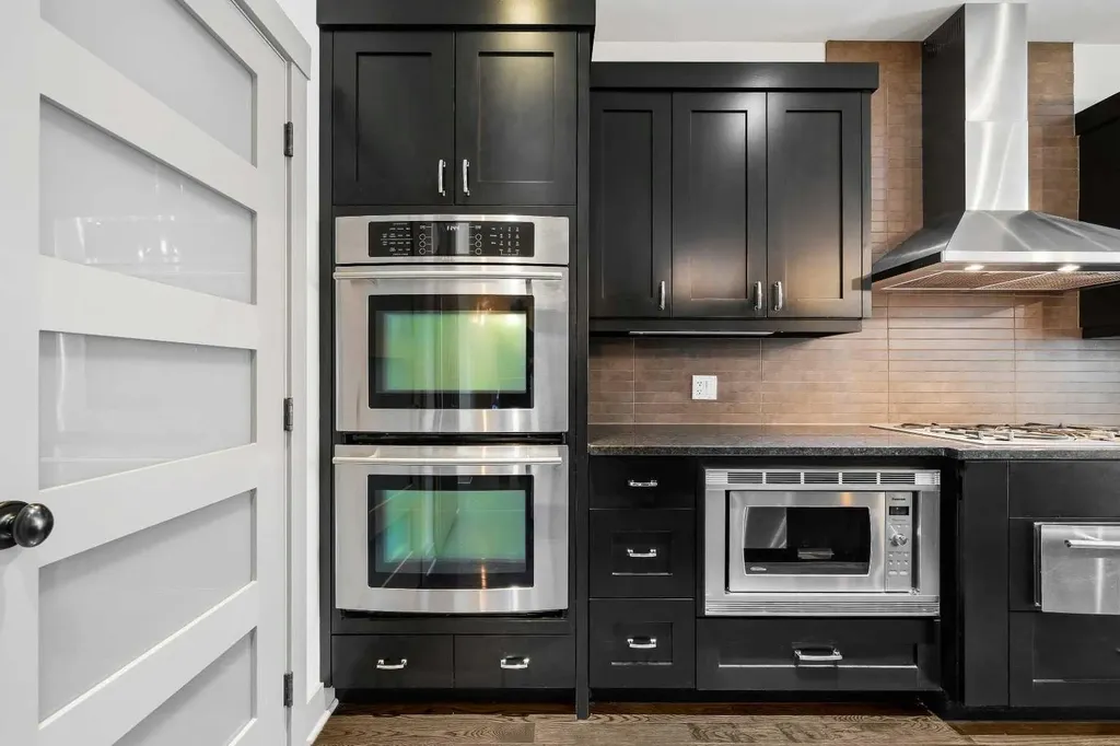 2013 1 Avenue NW Calgary AB T2N 0B4