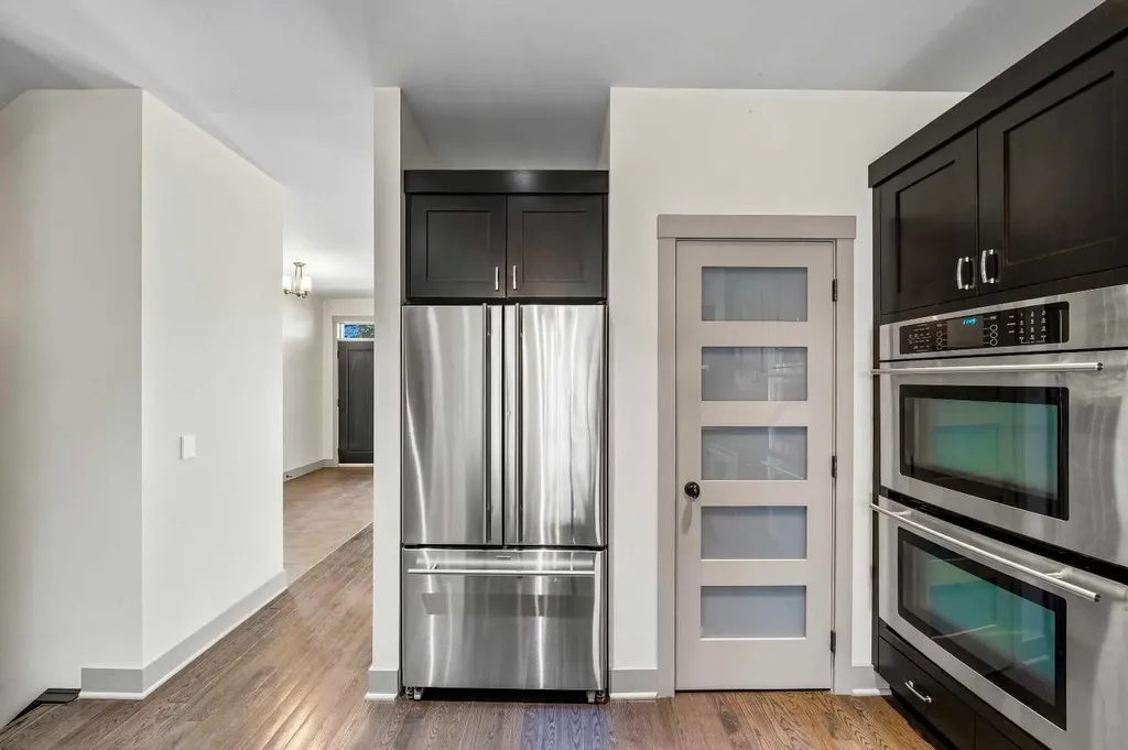 2013 1 Avenue NW Calgary AB T2N 0B4