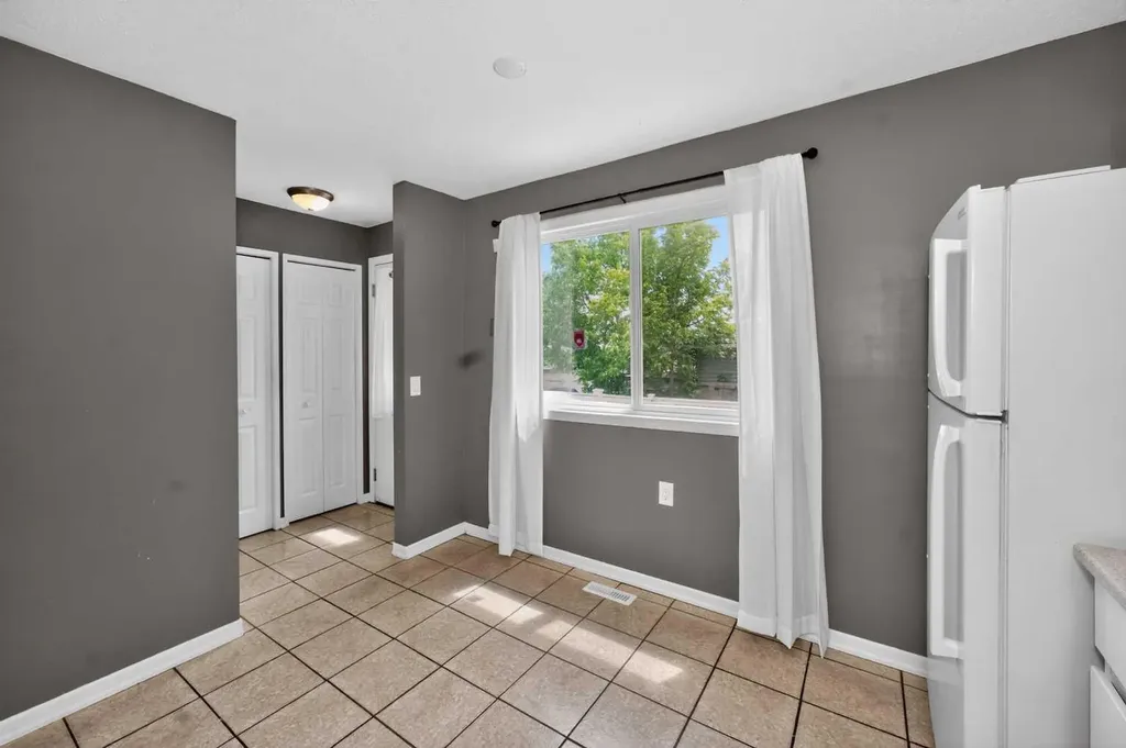 10 Falconer Terrace NE Calgary AB T3J 1W4