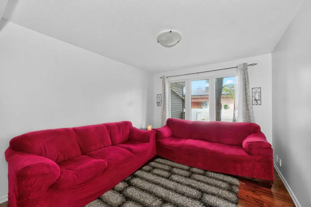 10 Falconer Terrace NE Calgary AB T3J 1W4
