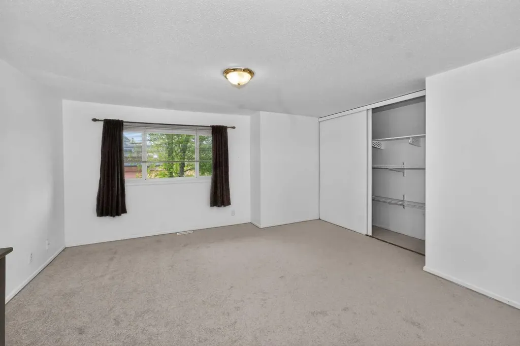 10 Falconer Terrace NE Calgary AB T3J 1W4