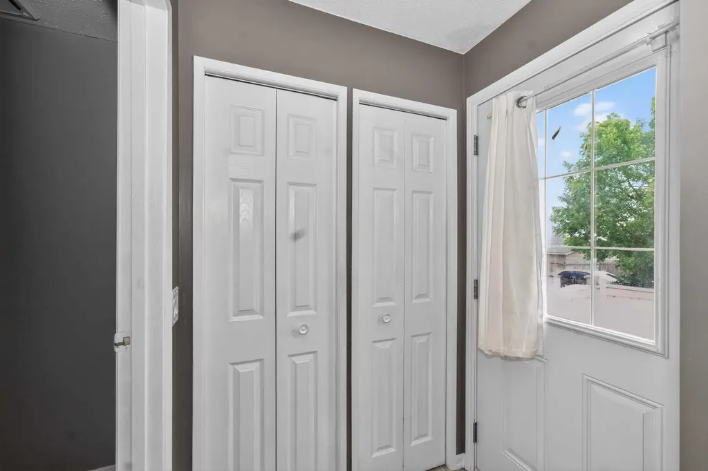 10 Falconer Terrace NE Calgary AB T3J 1W4