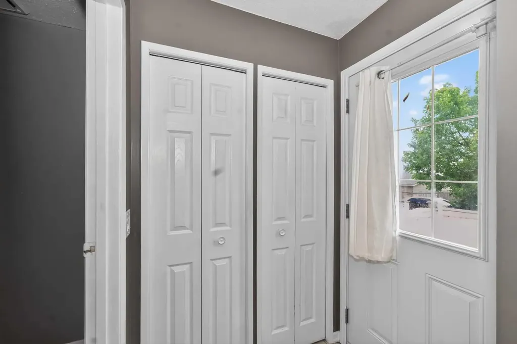 10 Falconer Terrace NE Calgary AB T3J 1W4