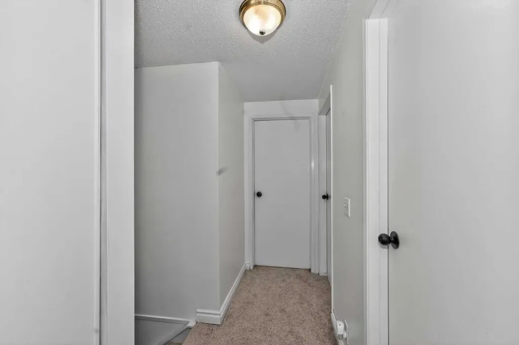 10 Falconer Terrace NE Calgary AB T3J 1W4