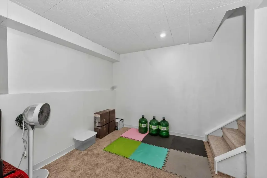 10 Falconer Terrace NE Calgary AB T3J 1W4