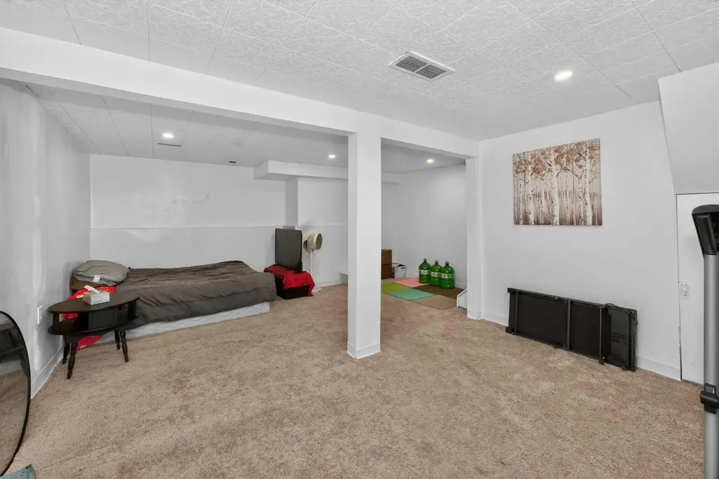 10 Falconer Terrace NE Calgary AB T3J 1W4