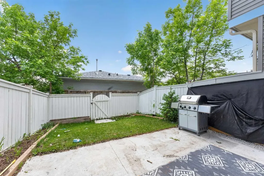 10 Falconer Terrace NE Calgary AB T3J 1W4