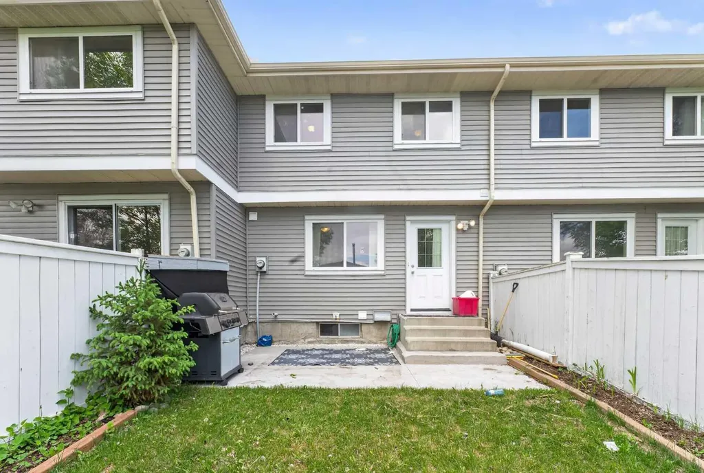 10 Falconer Terrace NE Calgary AB T3J 1W4