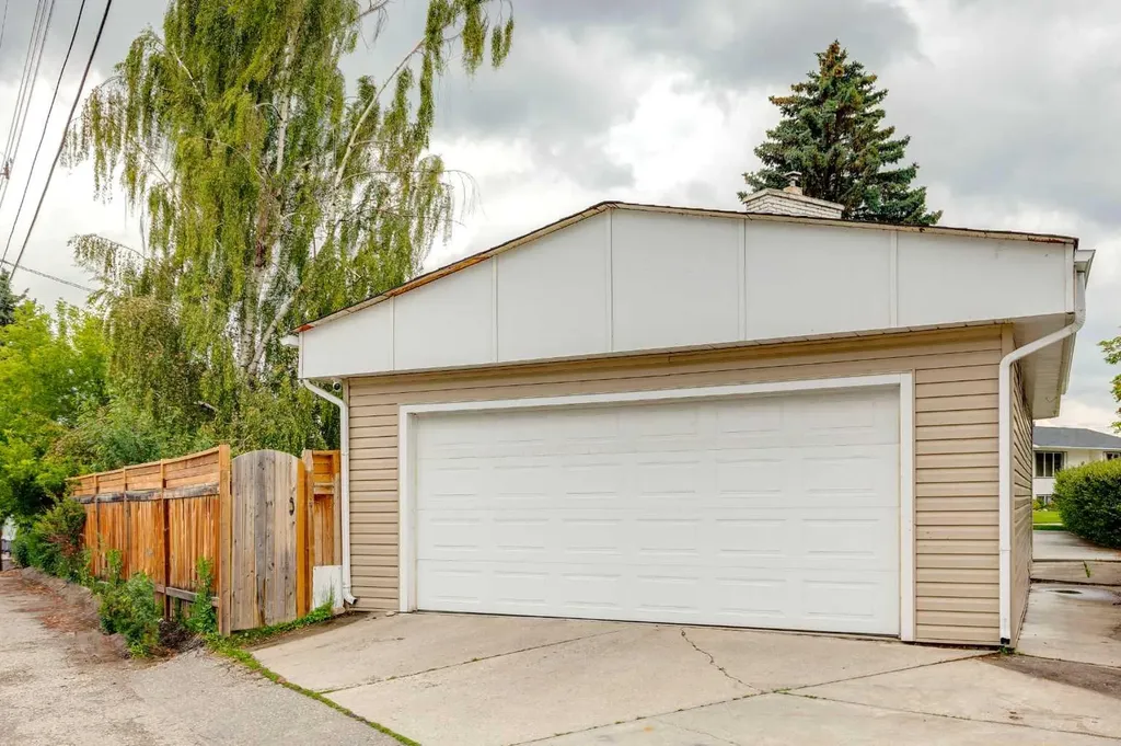 10719 Mapleglen Crescent SE Calgary AB T2J 1X1