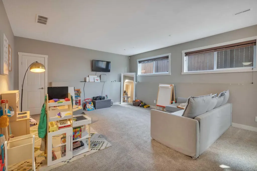 18 Copper Street Blackfalds AB T4M 0A9