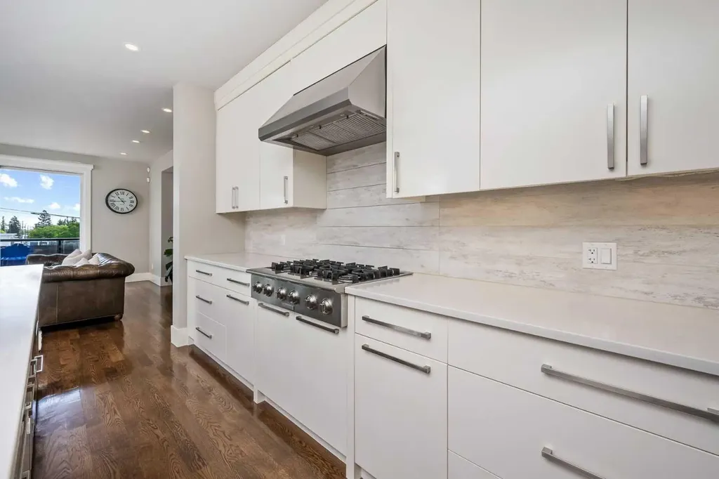 5024 21 Street SW Calgary AB T2T 5B8