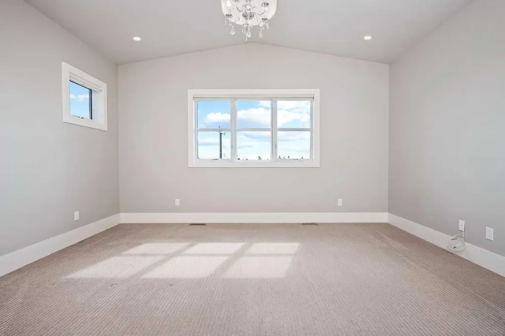 5024 21 Street SW Calgary AB T2T 5B8