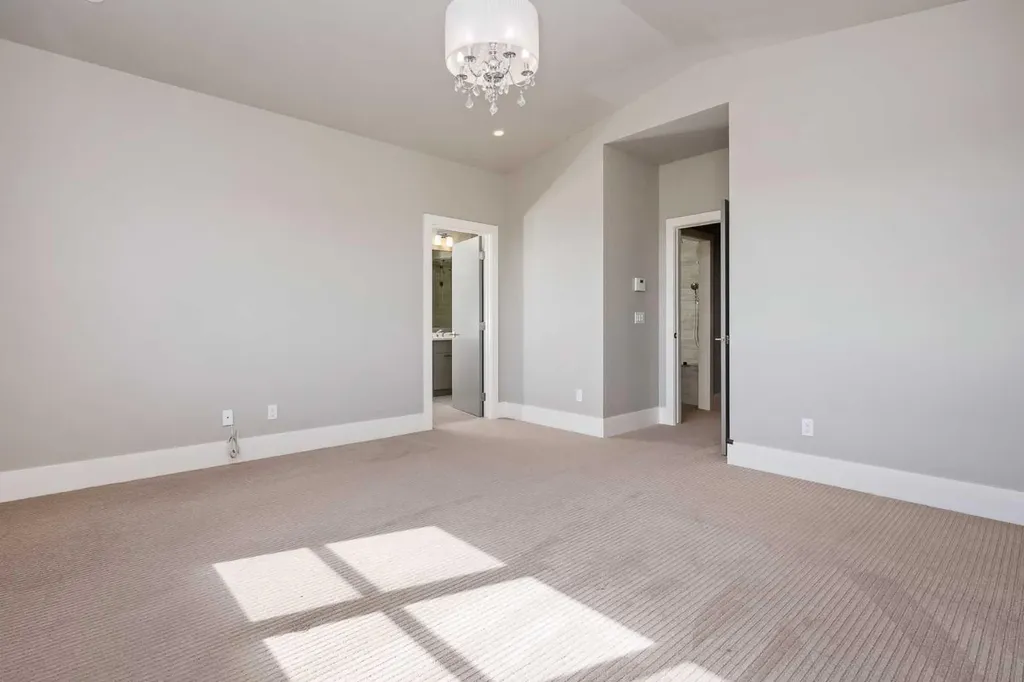 5024 21 Street SW Calgary AB T2T 5B8