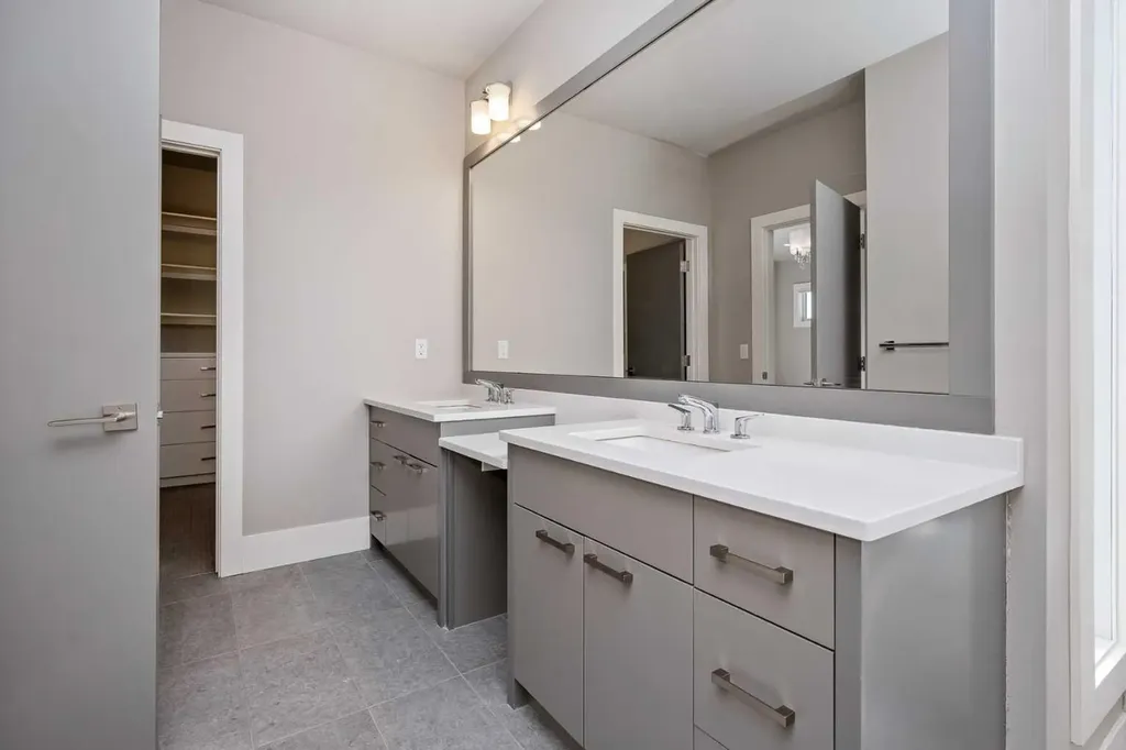 5024 21 Street SW Calgary AB T2T 5B8