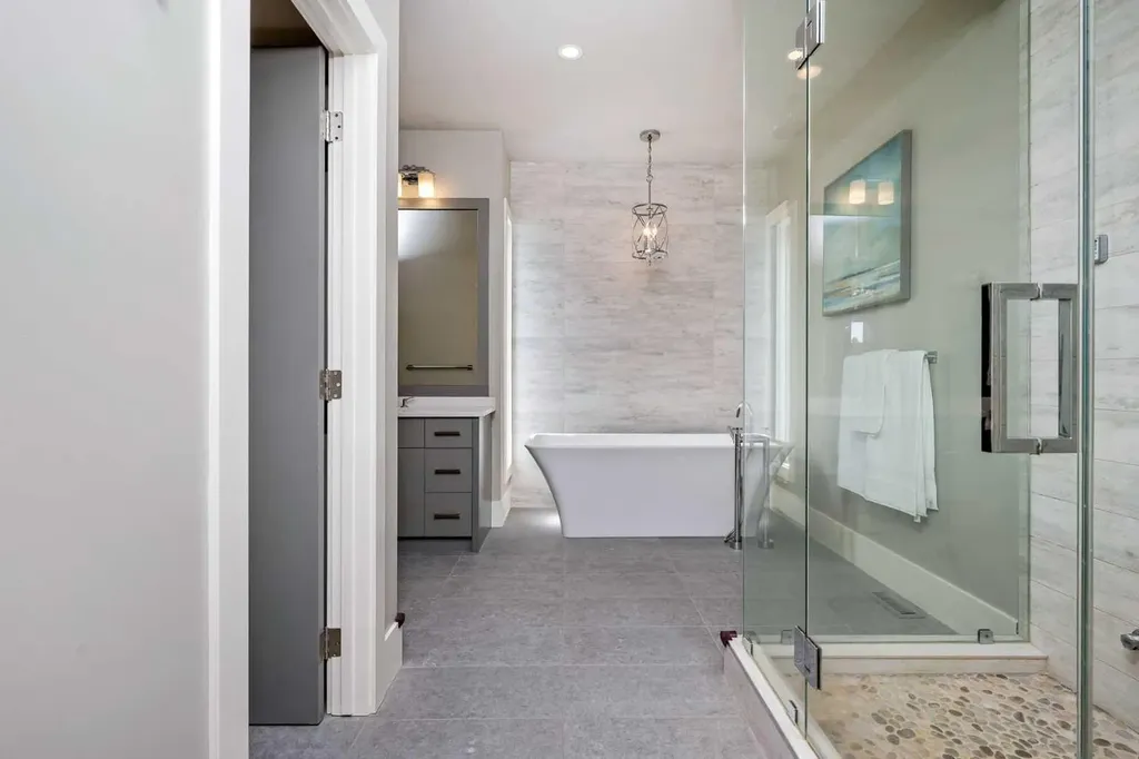 5024 21 Street SW Calgary AB T2T 5B8