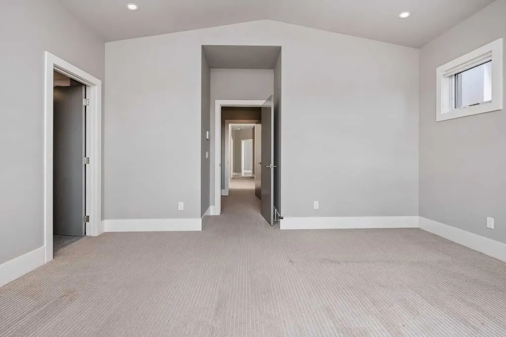 5024 21 Street SW Calgary AB T2T 5B8