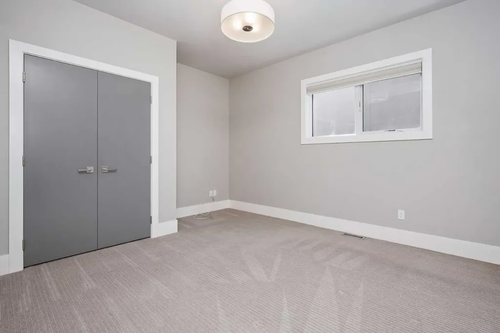 5024 21 Street SW Calgary AB T2T 5B8