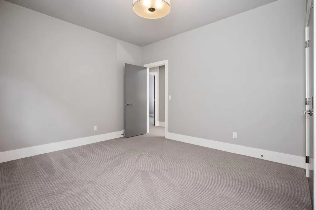 5024 21 Street SW Calgary AB T2T 5B8
