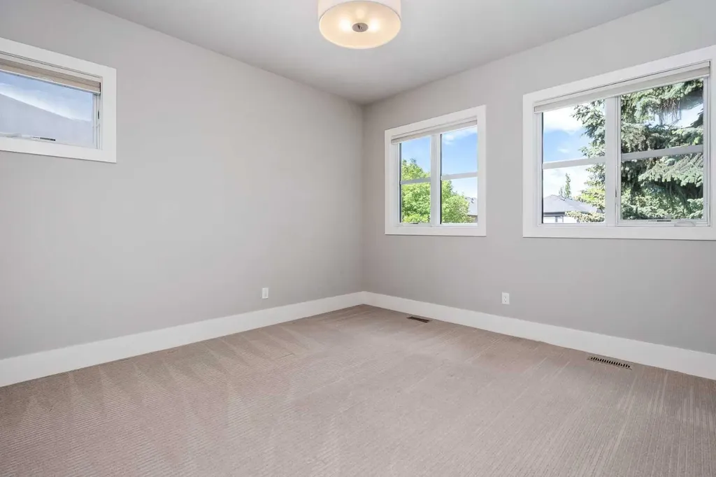 5024 21 Street SW Calgary AB T2T 5B8