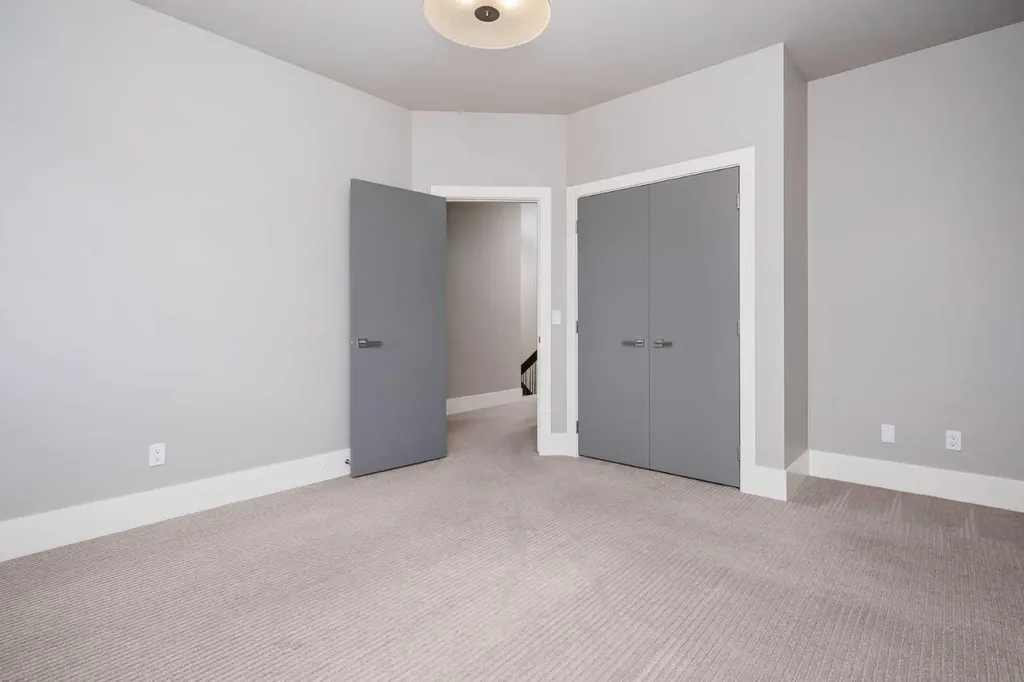 5024 21 Street SW Calgary AB T2T 5B8