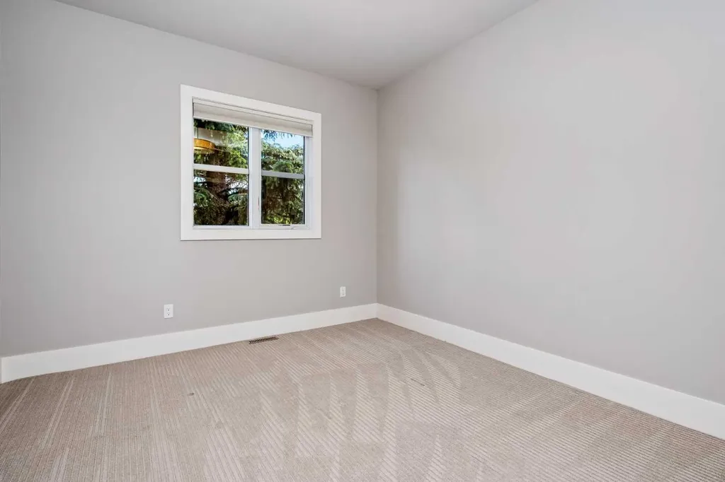 5024 21 Street SW Calgary AB T2T 5B8