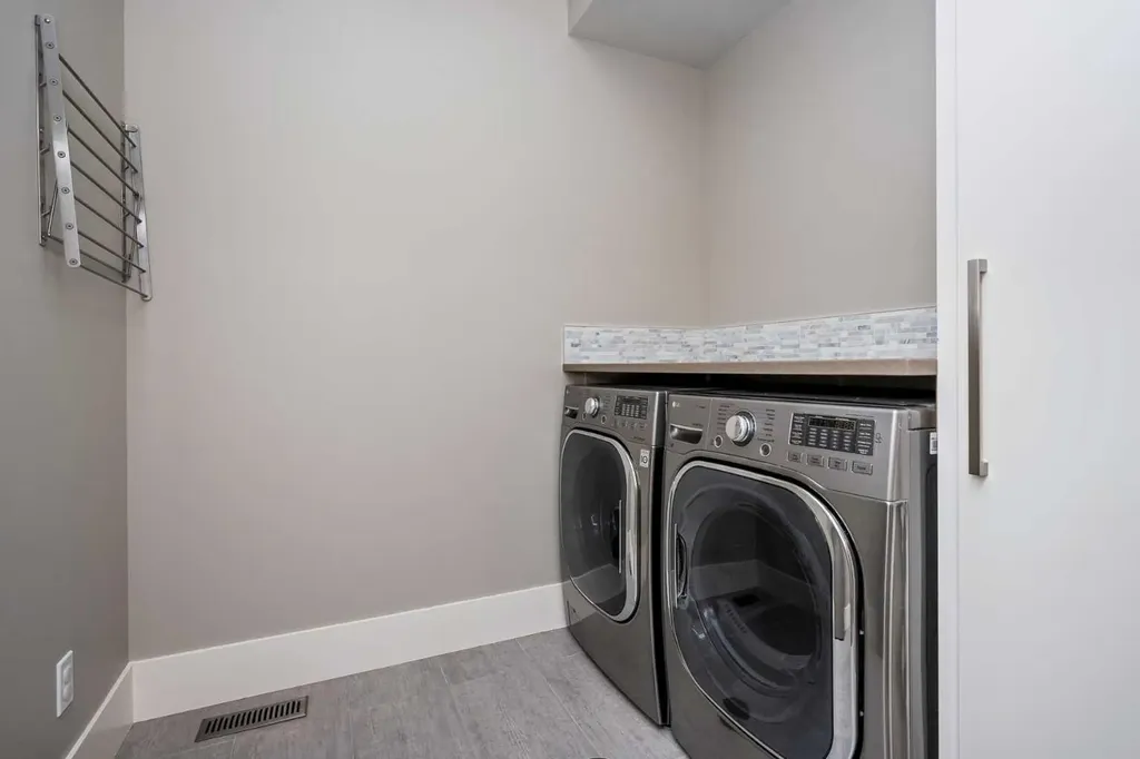 5024 21 Street SW Calgary AB T2T 5B8