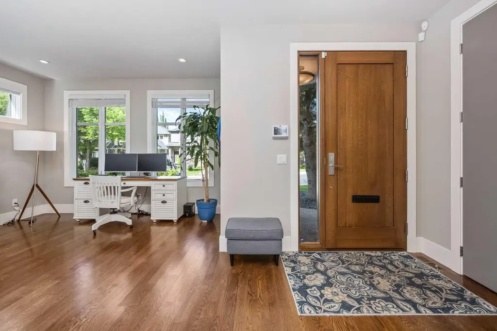 5024 21 Street SW Calgary AB T2T 5B8