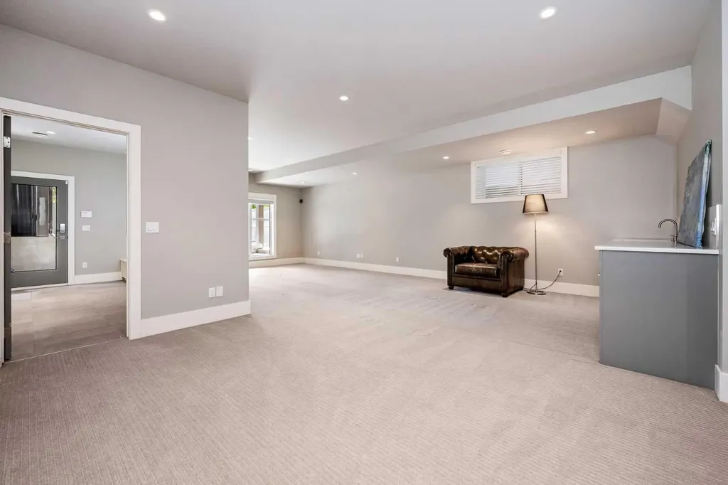 5024 21 Street SW Calgary AB T2T 5B8