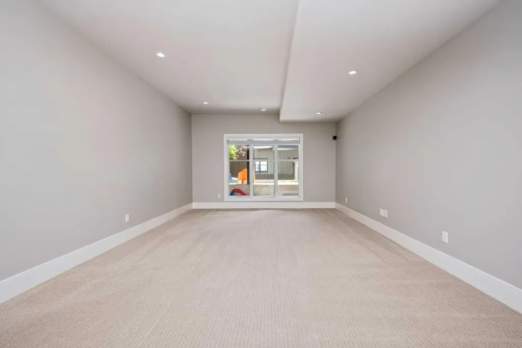 5024 21 Street SW Calgary AB T2T 5B8
