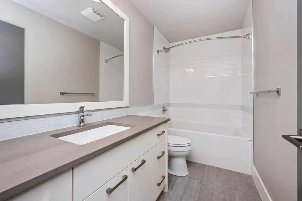 5024 21 Street SW Calgary AB T2T 5B8