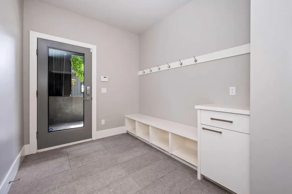 5024 21 Street SW Calgary AB T2T 5B8