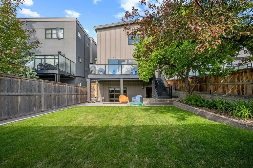 5024 21 Street SW Calgary AB T2T 5B8