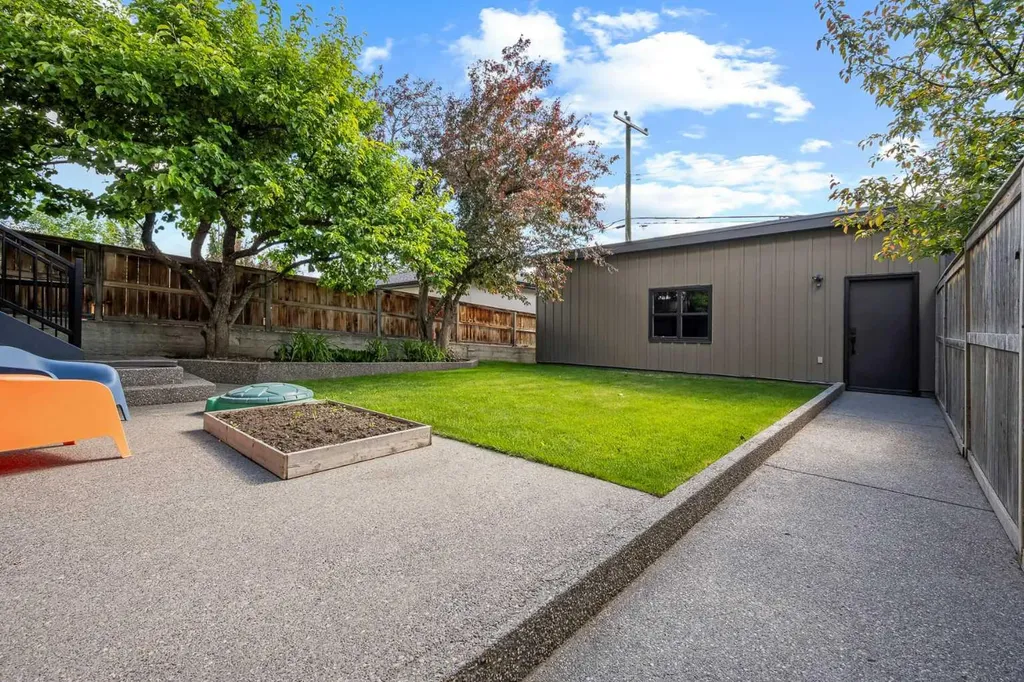 5024 21 Street SW Calgary AB T2T 5B8