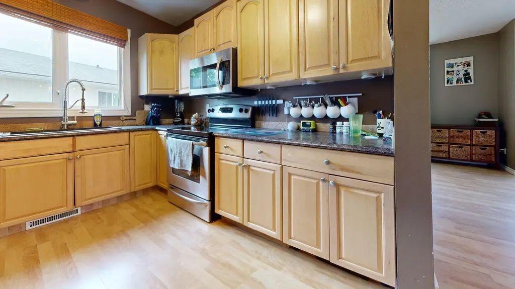 6917 98 Street Grande Prairie AB T8V 5E7