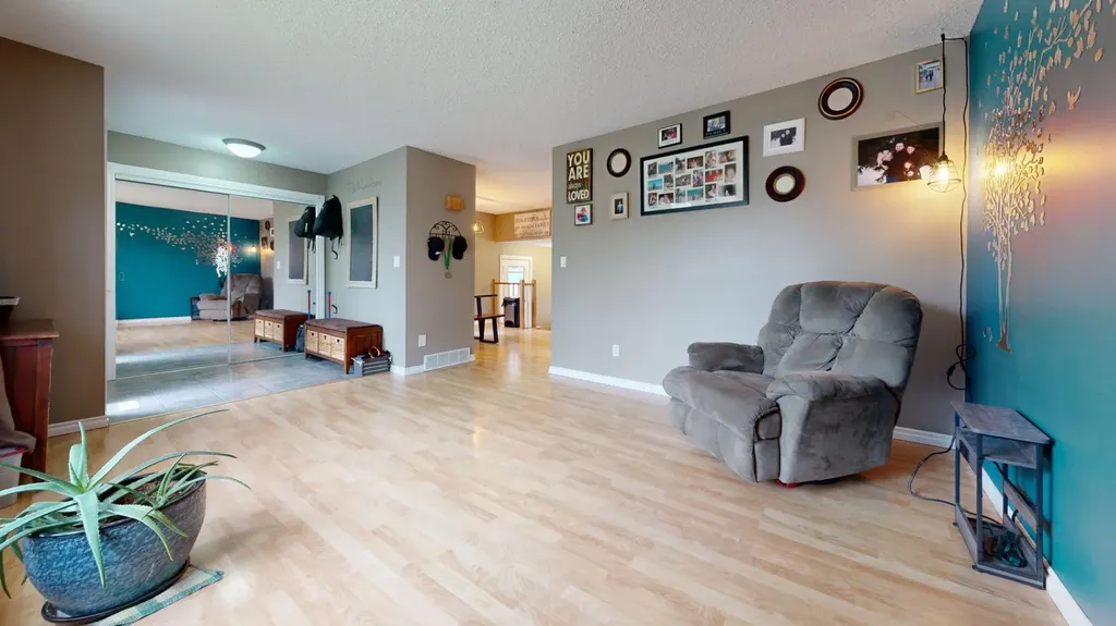 6917 98 Street Grande Prairie AB T8V 5E7