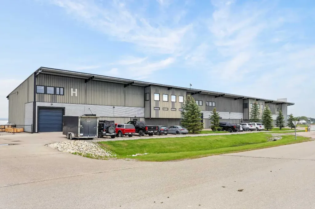624 De Havilland Way Rural Rocky View County AB T3Z 3S8