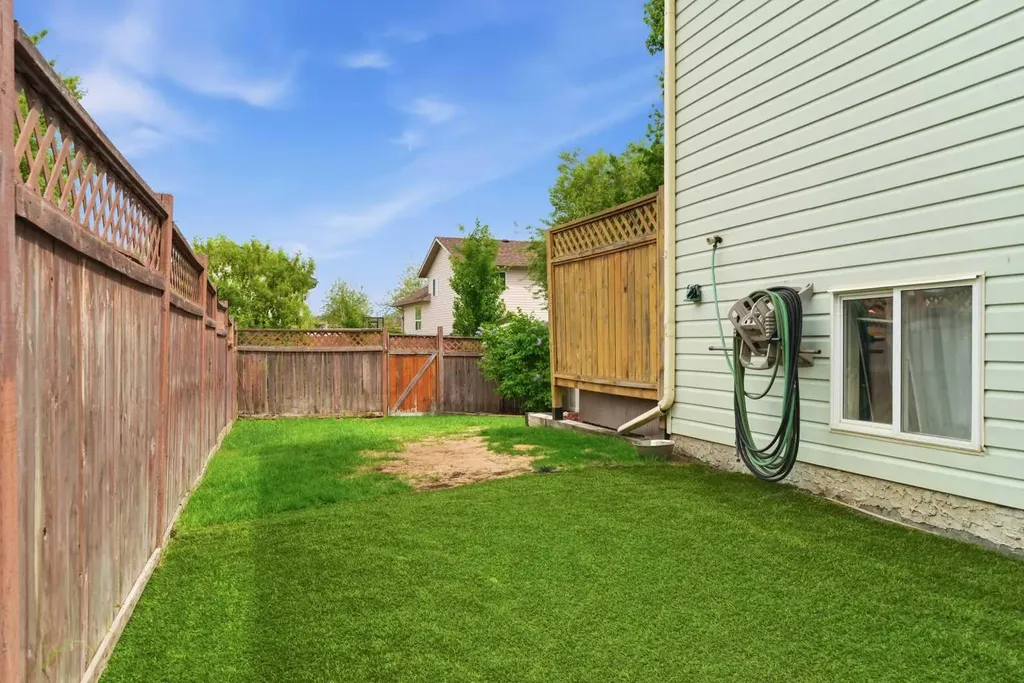 6209 90 Street Grande Prairie AB T8W 2M4