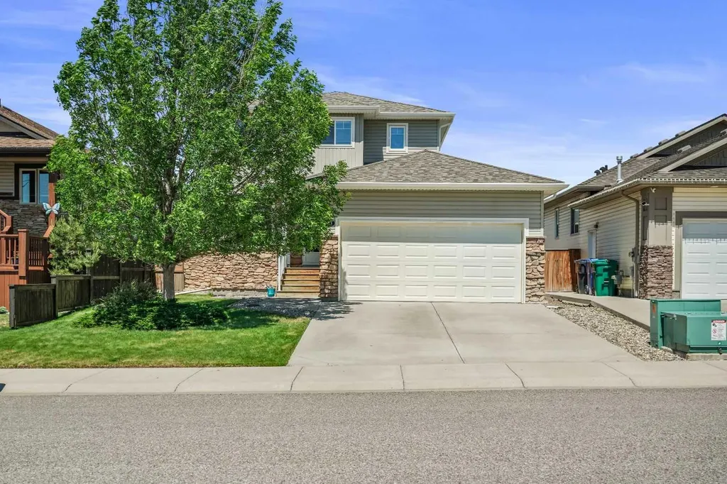 323 Mt Sundial Court W Lethbridge AB T1J 4S7